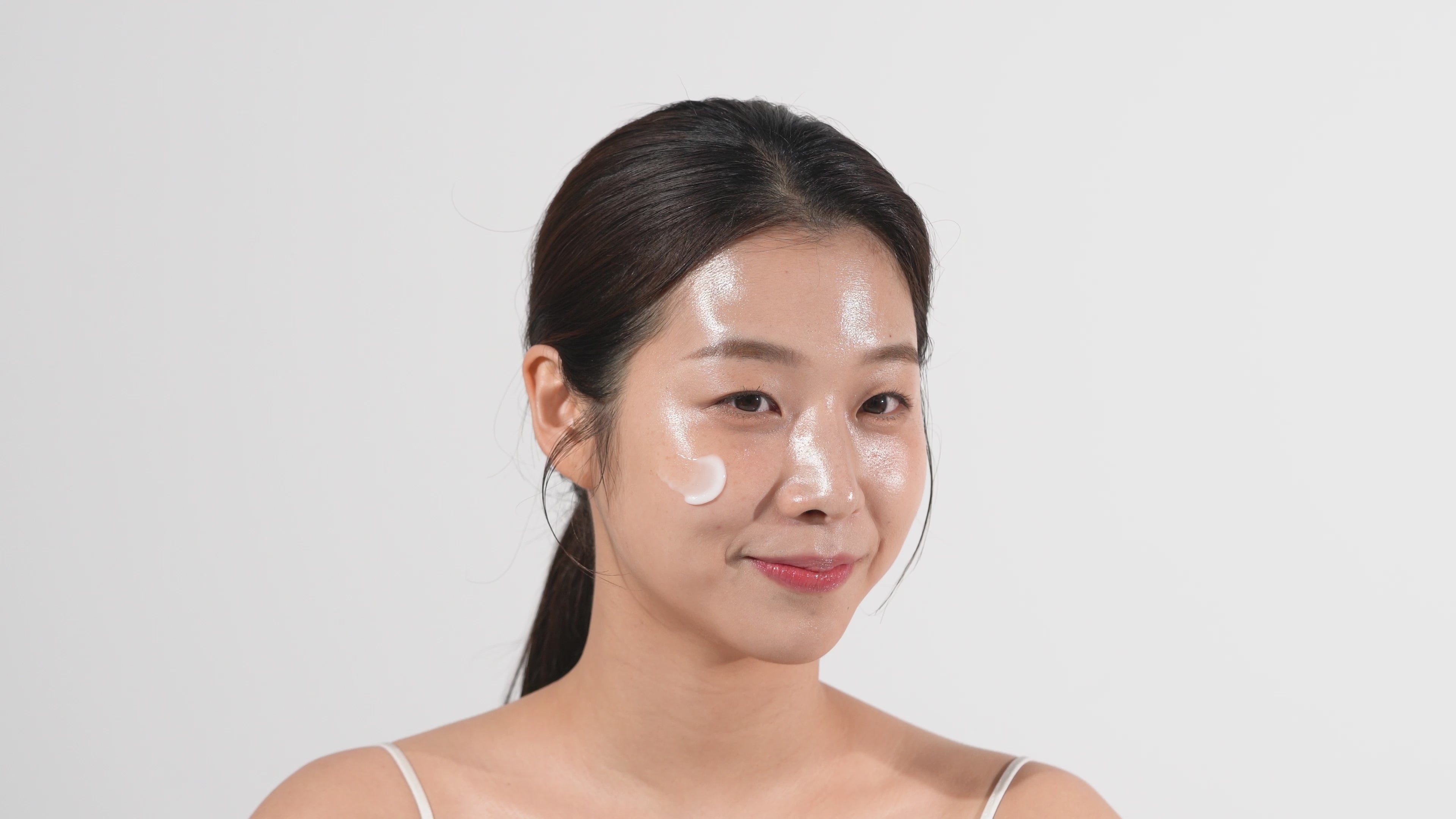 Load video: MARINABI Kelp Cica Calming Cream 50ml