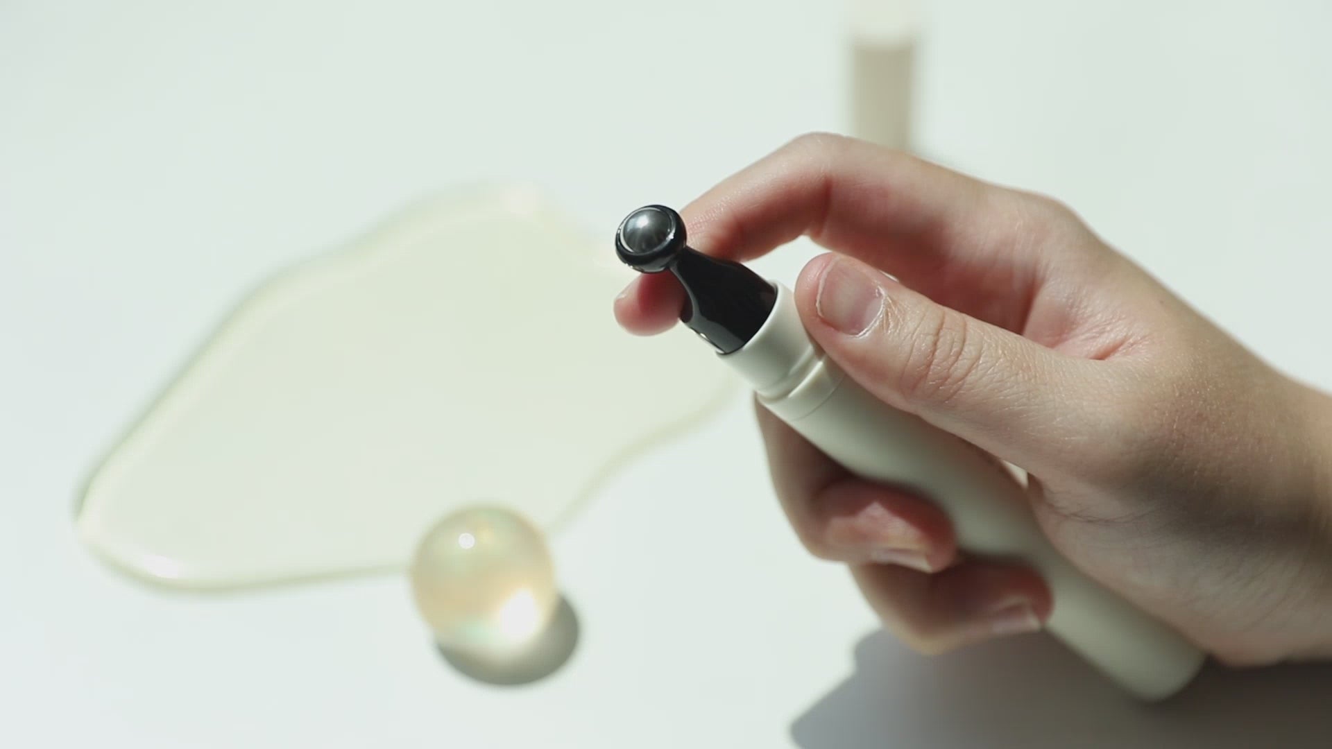 Cargar vídeo: OWNALL Collagen Lifting  Rolling Eye Cream