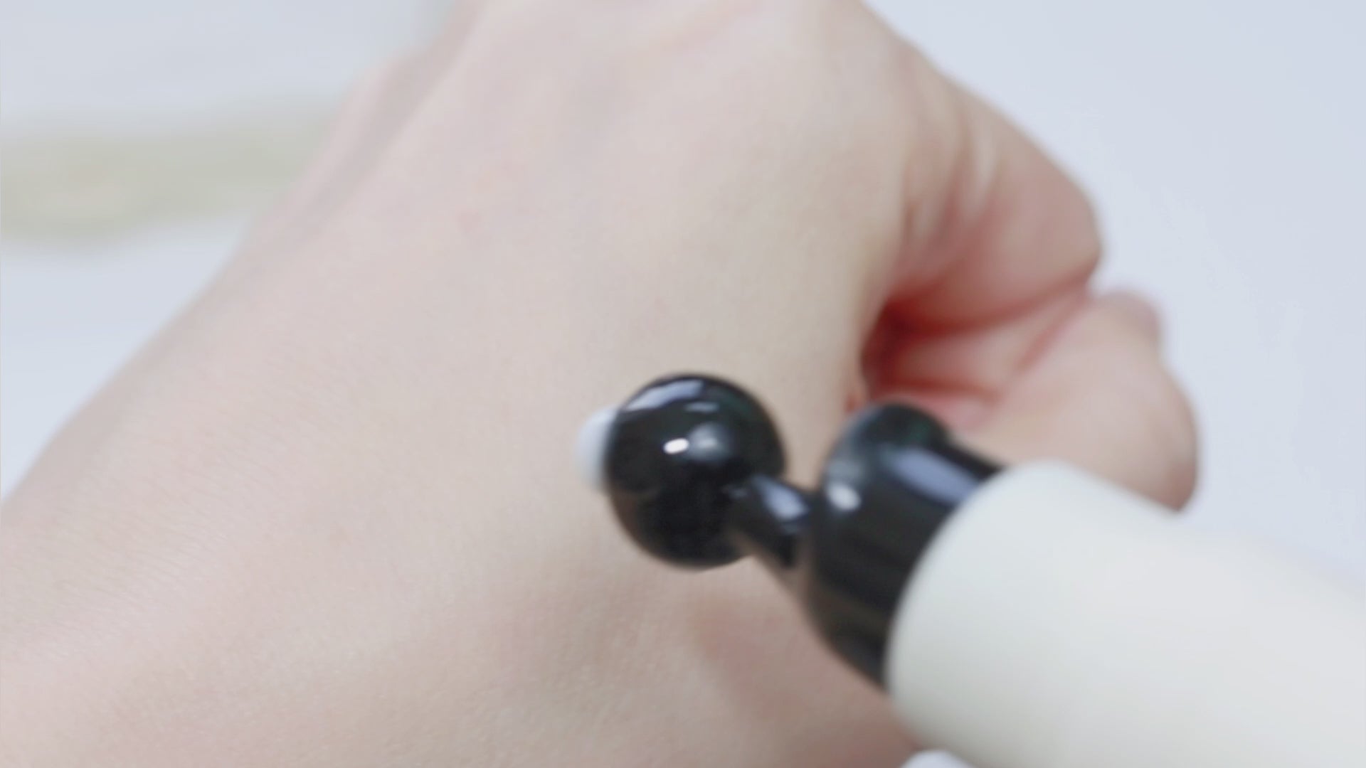 Cargar vídeo: OWNALL Collagen Lifting  Rolling Eye Cream
